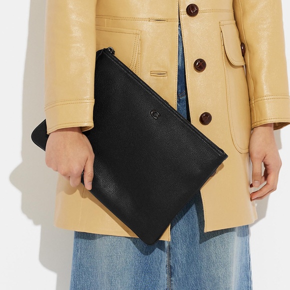 Essential Pouch 33 - Picture 1 of 5